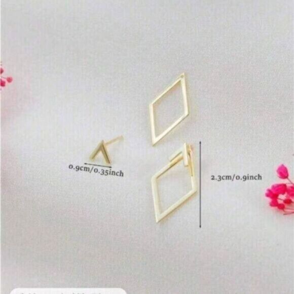 Arrow Two Piece Gold Colored Earrings - Picture 4 of 4